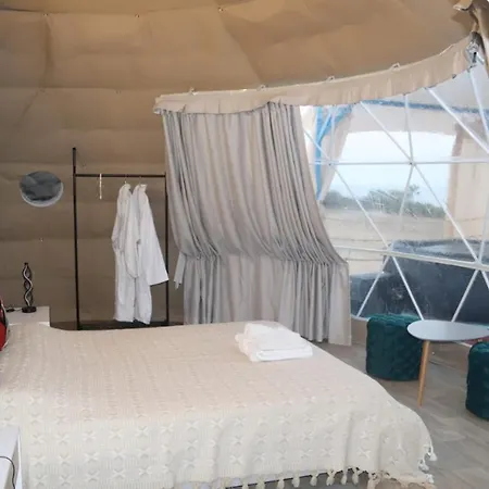 Cort de lux Domes At The *