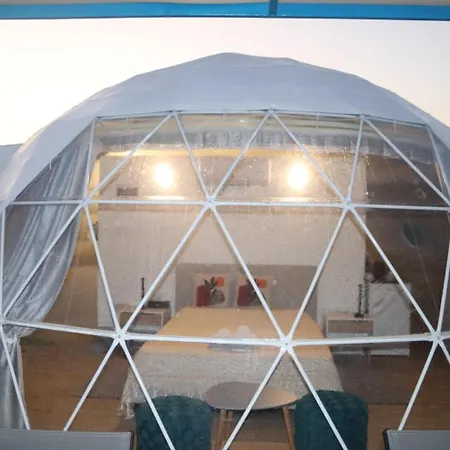 Domes At The Cort de lux