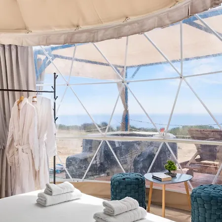 Domes At The Cort de lux